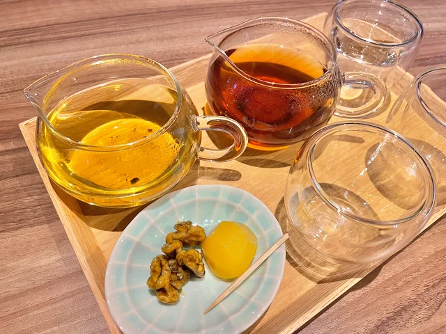日本茶レストランレストラン1899お茶の水の2種飲み比べセット「強焙煎ほうじ茶」「阿波晩茶」