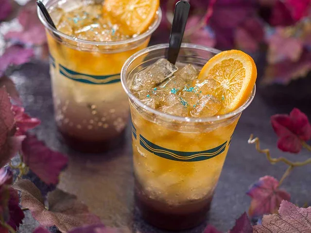 ディズニーシーハロウィン「スパークリングカクテル（ラム＆ピンクグレープフルーツシロップ）」