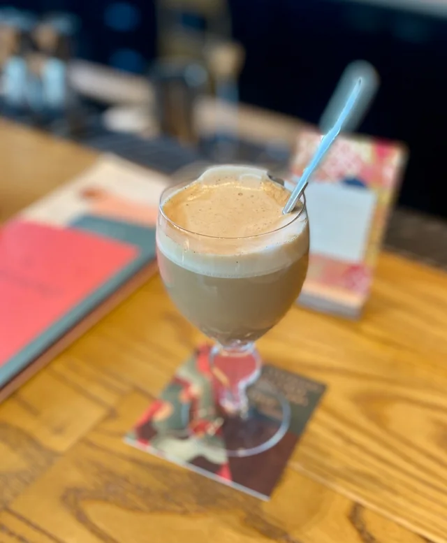 「ティー エスプレッソ カフェ ロワイヤル」、混ぜた後の様子