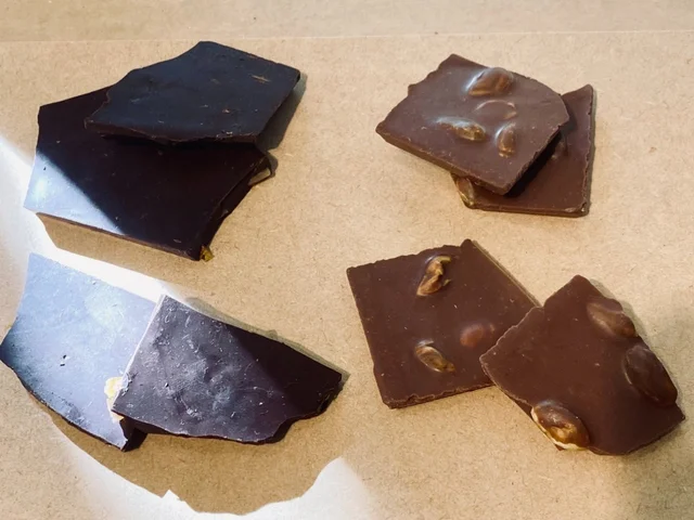 無印良品から11月以降発売予定の新作チョコレートスイーツを予習：クーベルチュールの割りチョコ