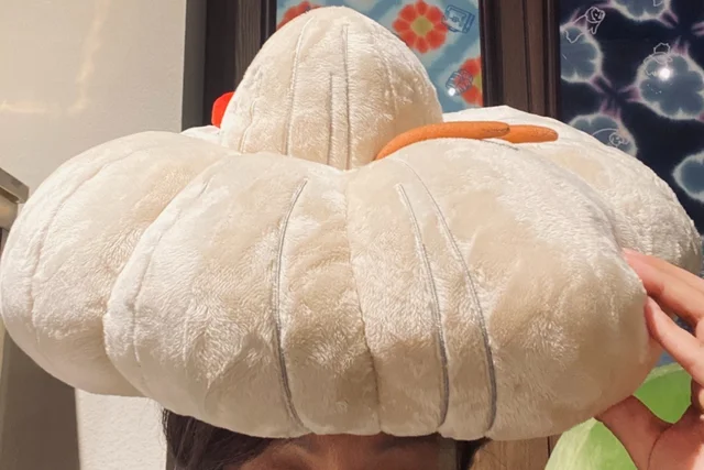 『ジブリパーク』で買えるおすすめお土産・ぬいぐるみ：湯婆婆の髪型ぬいぐるみクッション