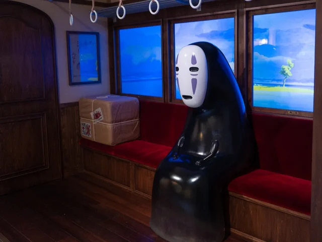 『ジブリパーク』「ジブリの大倉庫」のジブリのなりきり名場面展カオナシ