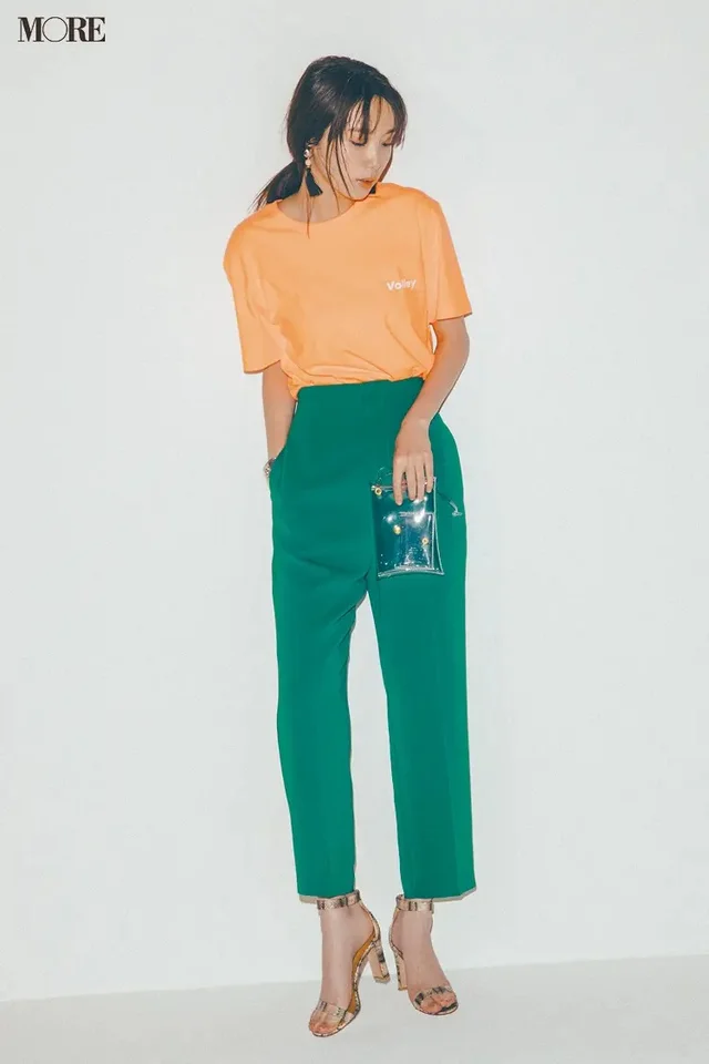 【2022夏コーデ】鮮やかなオレンジ×グリーンでTシャツコーデにヘルシーな女っぽさを