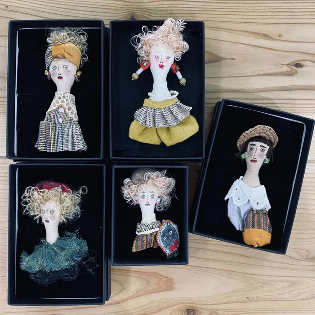 やんばるアートフェスティバル2022-2023 クラフトマーケットでおすすめの沖縄土産：糸芭蕉ブローチ