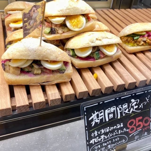 ジブリパーク・ジブリの大倉庫内「カフェ 大陸横断飛行」の期間限定メニュー