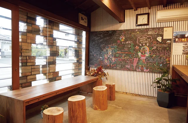 ベイクショップ＆カフェ『Midnight Breakfast』内装