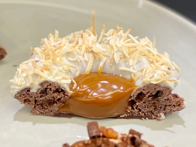 ミスド、ヨロイヅカ式ショコラドーナツ、ノワドココ断面