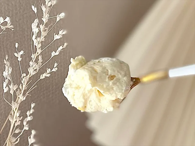 【ローソン 新作スイーツ】 「ご当地クリームシュー」シリーズ第一弾「ツインシュー（りんごクリーム＆ホイップ）（長野県産りんご）」りんごクリームのみ