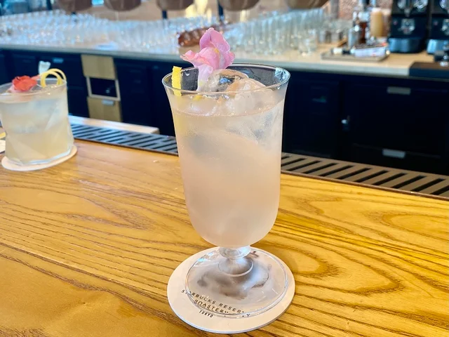 『ロースタリー 東京』2022夏メニュー「シトラス ラベンダー セージ ティー ソーダ」