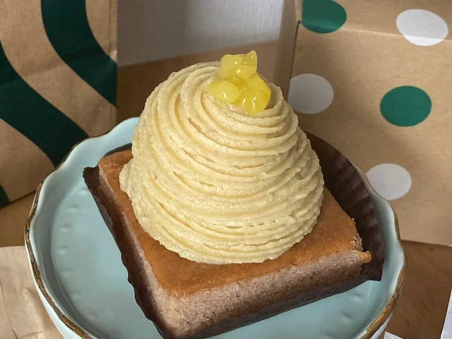 スタバ新作第3位「なめらか栗モンブラン」（319kcal）