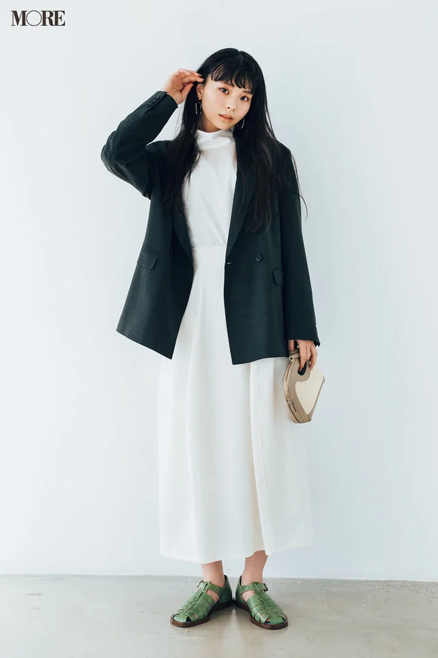 【2022春コーデ】真っ白なバルーンスカート＋黒ジャケットのモノトーンコーデ