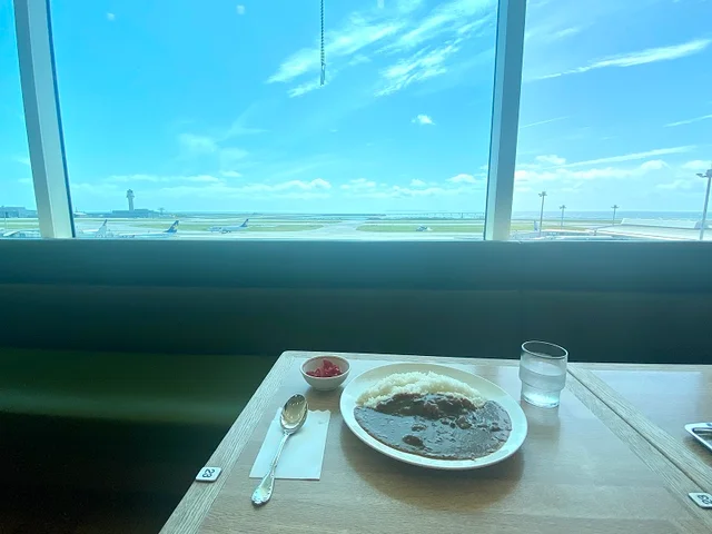 【沖縄グルメ】那覇空港の絶景レストラン『風月』。カレーと景色