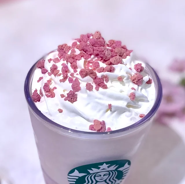 スタバ2023SAKURAシーズン。さくら咲くフラペチーノ、トッピングのアップ