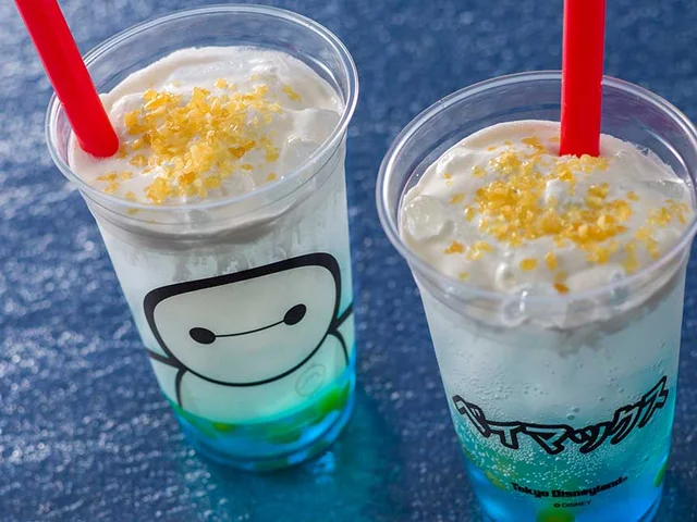 ディズニーランド2022イースターおすすめグルメ「スパークリングゼリードリンク（ラムネフレーバー＆ホイップ）」