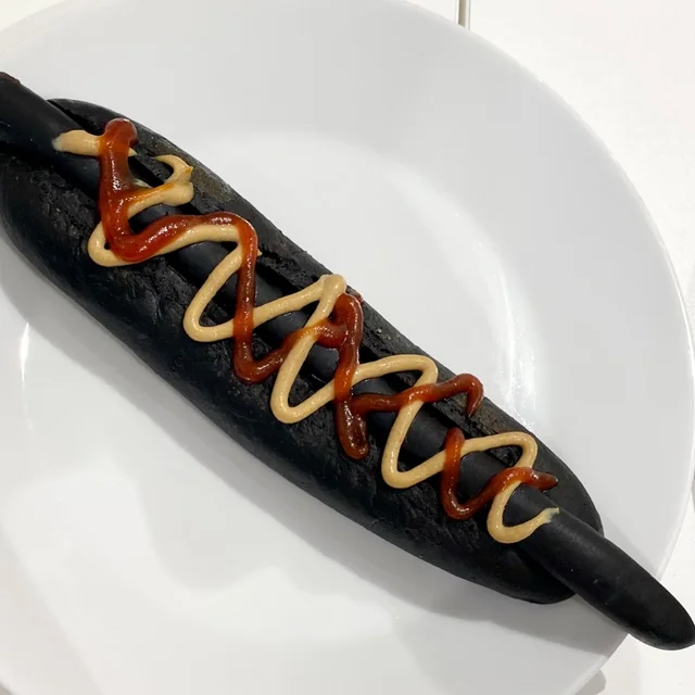 イケア（IKEA）2022年秋の新フード（フィーカ/FIKA）メニュー：ハロウィン限定・真っ黒忍者ドッグ