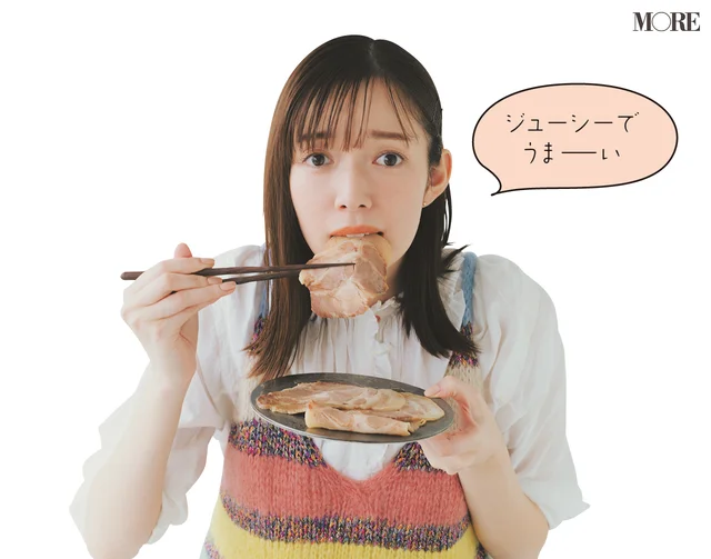 佐藤栞里が青森県のおすすめお取り寄せグルメ「LOCO・SIKI」のしゃぶしゃぶセットを食べている様子