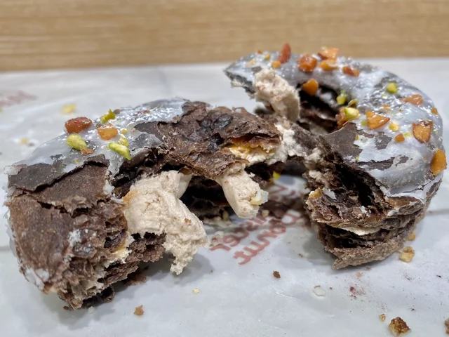 ミスド、ヨロイヅカ式ショコラドーナツ、マロン断面