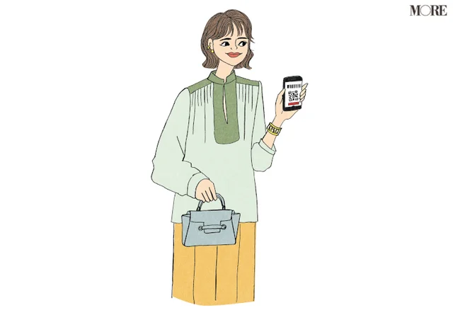 QRコード決済の画面を開く女性