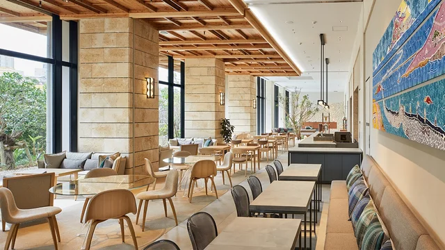 ホテル ストレータ 那覇、カフェの内観