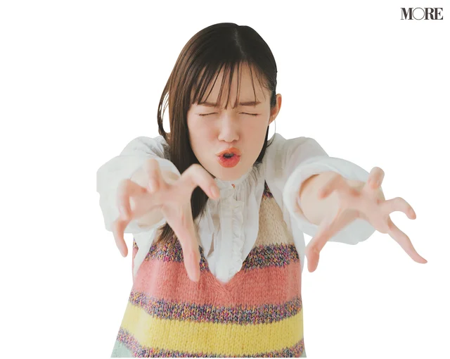 佐藤栞里が青森県のおすすめお取り寄せグルメ「食べ物屋 セイリング」のふかうら雪人参ビーフシチューを食べている様子