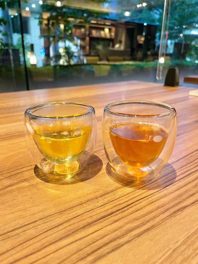 日本茶レストランレストラン1899お茶の水の2種飲み比べセット「強焙煎ほうじ茶」「阿波晩茶」
