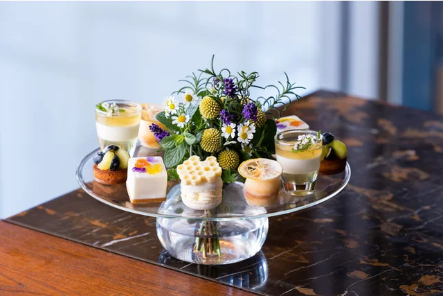 京都2022おすすめアフタヌーンティー『フォーシーズンズホテル京都』の「フローラル&ハニーアフタヌーンティー」