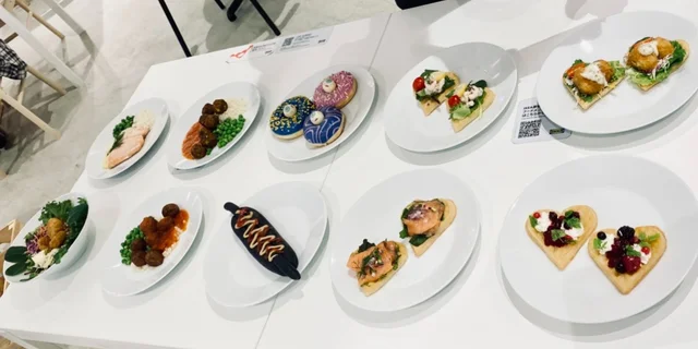 イケア（IKEA）2022年秋の新フード（フィーカ/FIKA）メニュー：ハロウィン限定目玉ドーナツや真っ黒忍者ドッグ、ワッフル、プラントボールや唐揚げなど