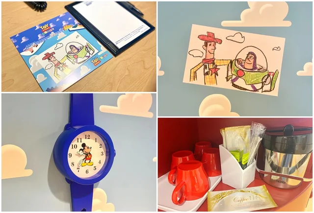 トイ・ストーリーホテル （左上から時計回りに）ポストカードとメモ帳、壁に描かれているウッディとバズ、備え付けのお茶類、ミッキーの時計