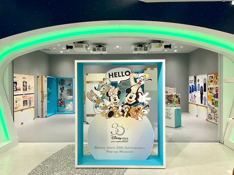 「Disney store 30th Anniversary Pop-up Museum」限定フォトスポット。東京会場（ディズニーフラッグシップ東京）の様子