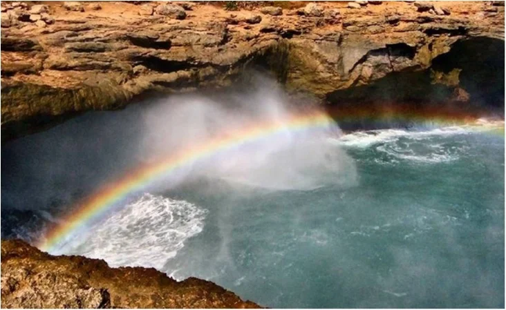 【TRIP】世界の絶景 レンボンガン島 “Devil's Tears”永遠に現れる虹色の涙