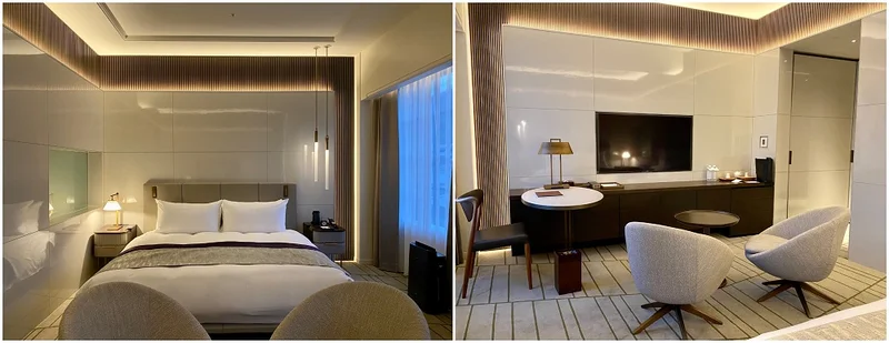 『ザ・ホテル青龍 京都清水』の部屋「スーペリアキング」タイプ。（左）ベッドルームにはキングサイズベッドを設置。ベッドサイドで携帯の充電や照明調節ができる（右）既存校舎のクラシカルな雰囲気を残した部屋