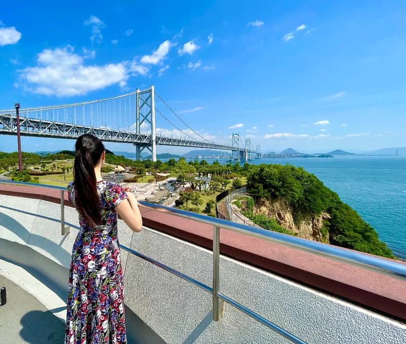 【香川県】一度は行きたい！どこまでも続く青い海、瀬戸内海と天空の鳥居。