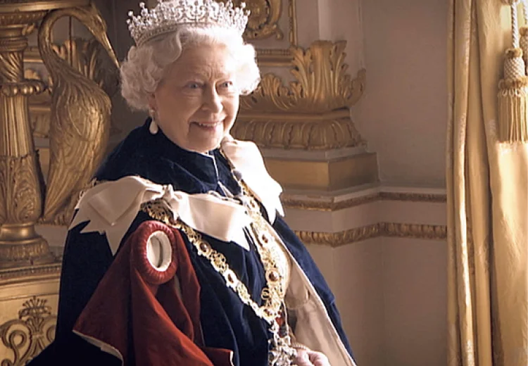 映画『エリザベス 女王陛下の微笑み』のキービジュアル