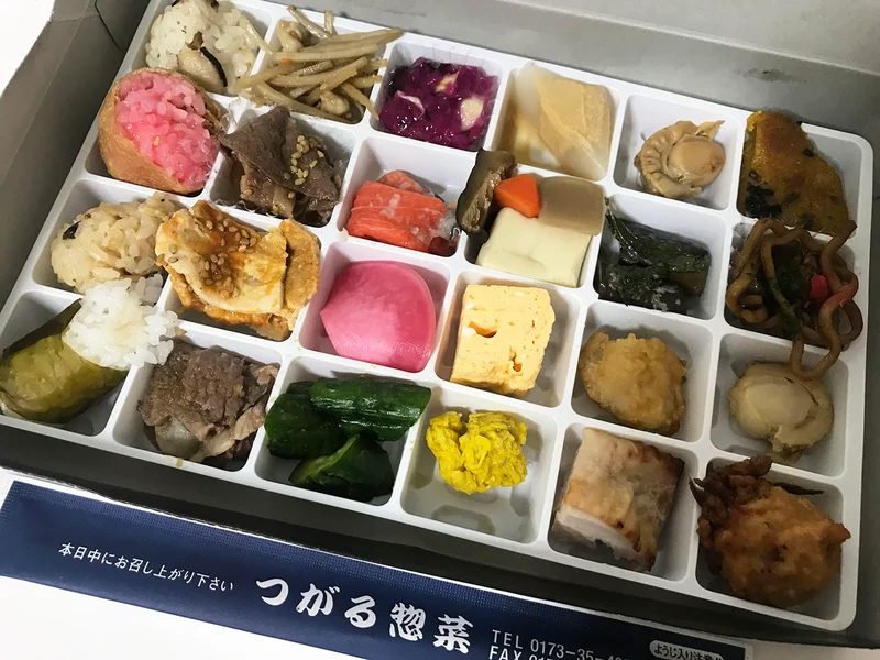 【東京駅】「幻の駅弁」と呼ばれる人気ぶり！24種類の“津軽の味”を堪能できる《ひとくちだらけ》