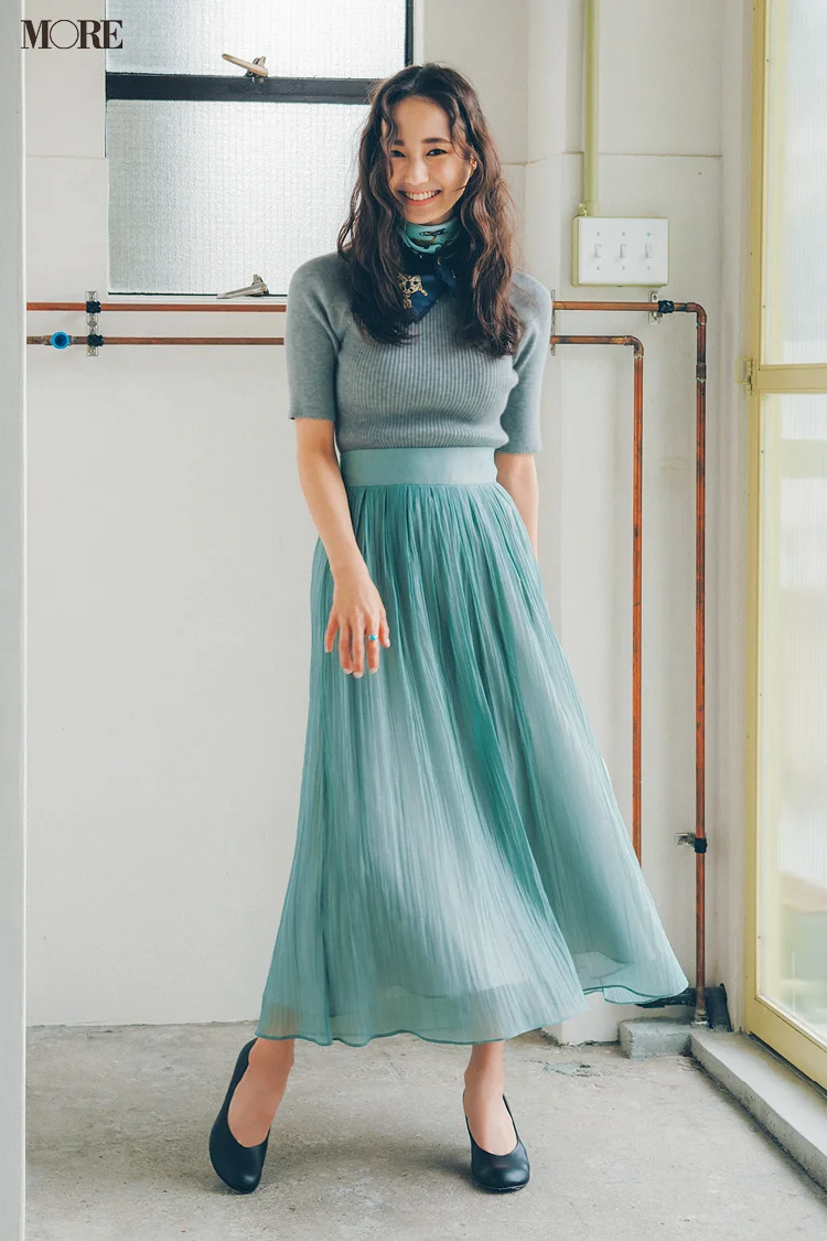 【今日のコーデ】きれい色のプリーツスカートにリブニットを合わせた鈴木友菜