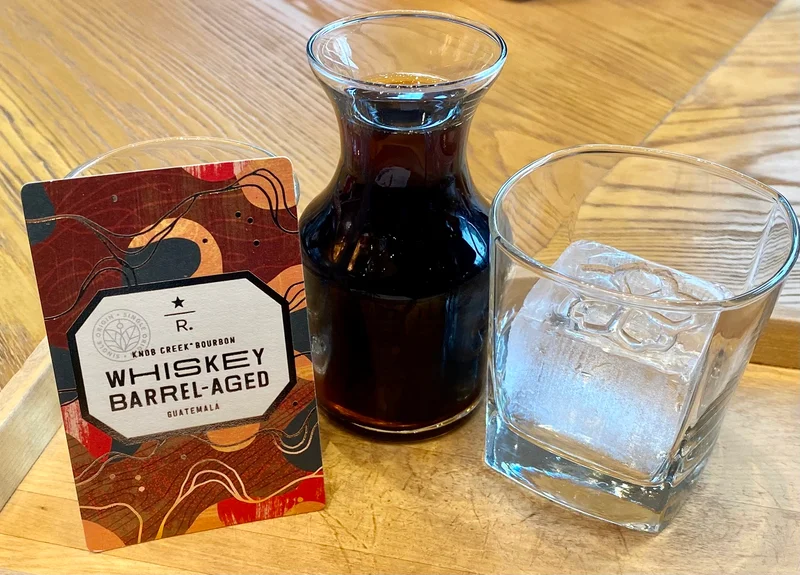 スタバ、ロースタリー東京桜「バレルエイジド  コールド ブリュー」