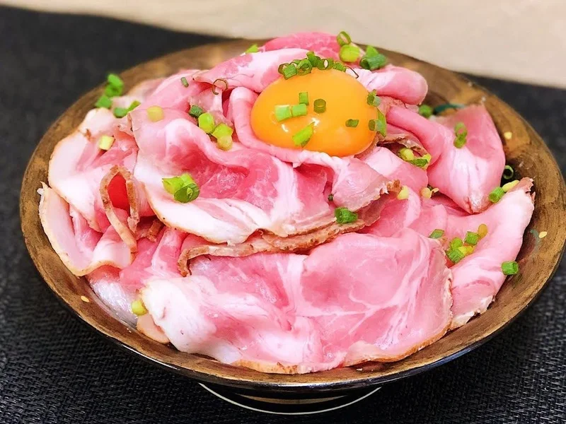 「ふるさと祭り東京2023－日本のまつり・故郷の味－」、極上！ローストポーク丼