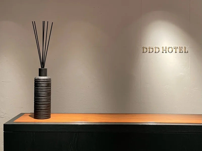 DDD HOTELのエントランス