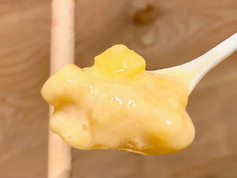 東京の3店舗限定で発売中の「My フルーツ³ フラペチーノ」をオーダーしてできたフラペチーノのひとつ。マンゴー&バナナにカップインしたパイナップル果肉