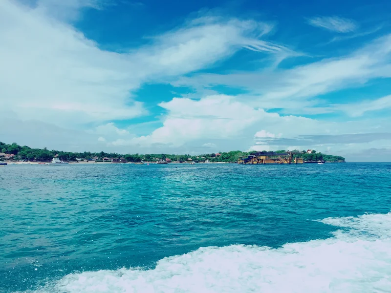 【TRIP】世界の絶景 レンボンガン島 の画像_1