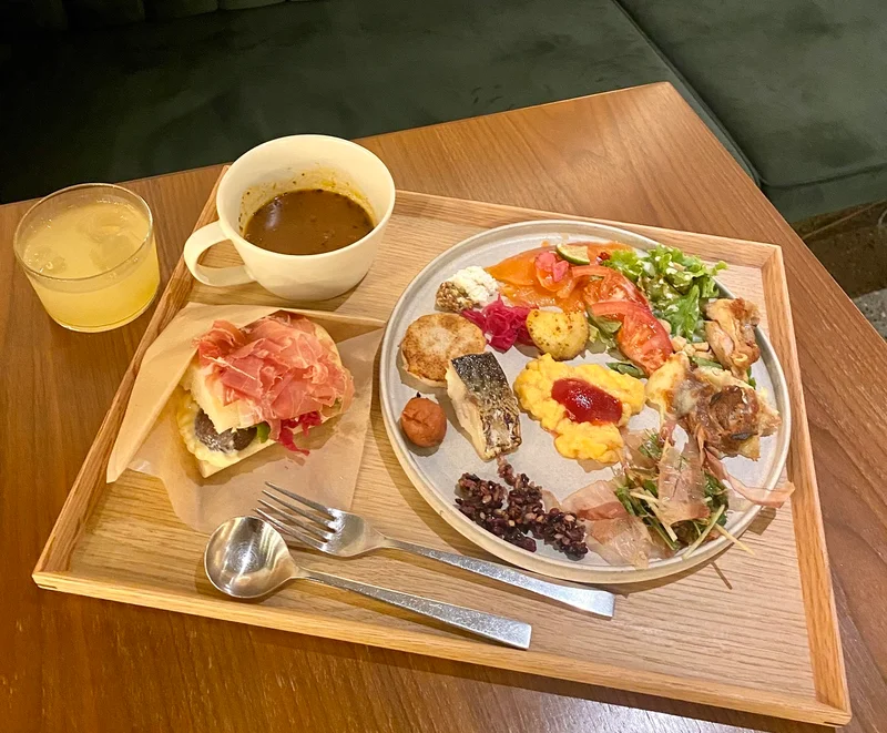 「ERUTAN RESTAURANT/BAR (エルタン レストラン/バー)」の朝食