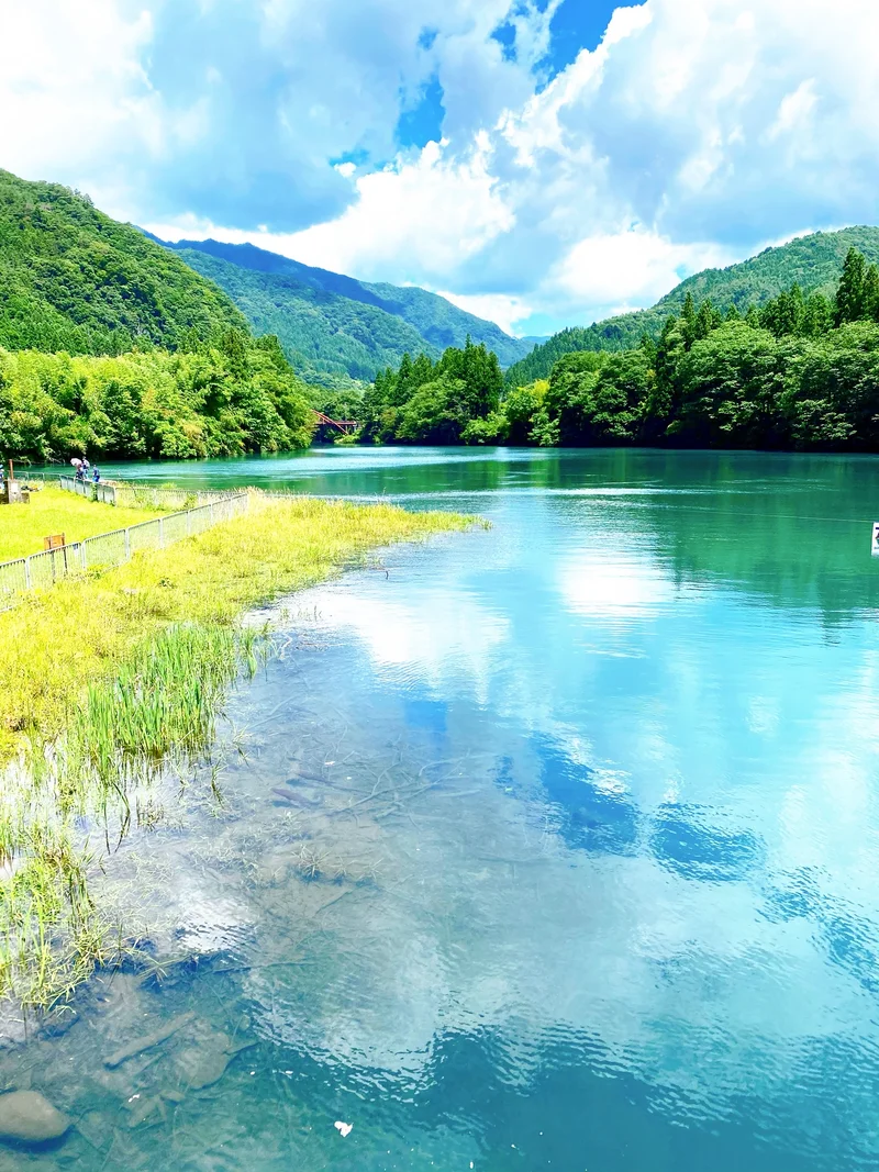 【夏色！四万ブルー】大自然に囲まれた湖での画像_1