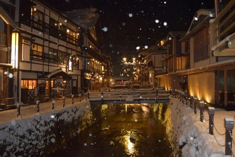 山形県の尾花沢市の銀山温泉街