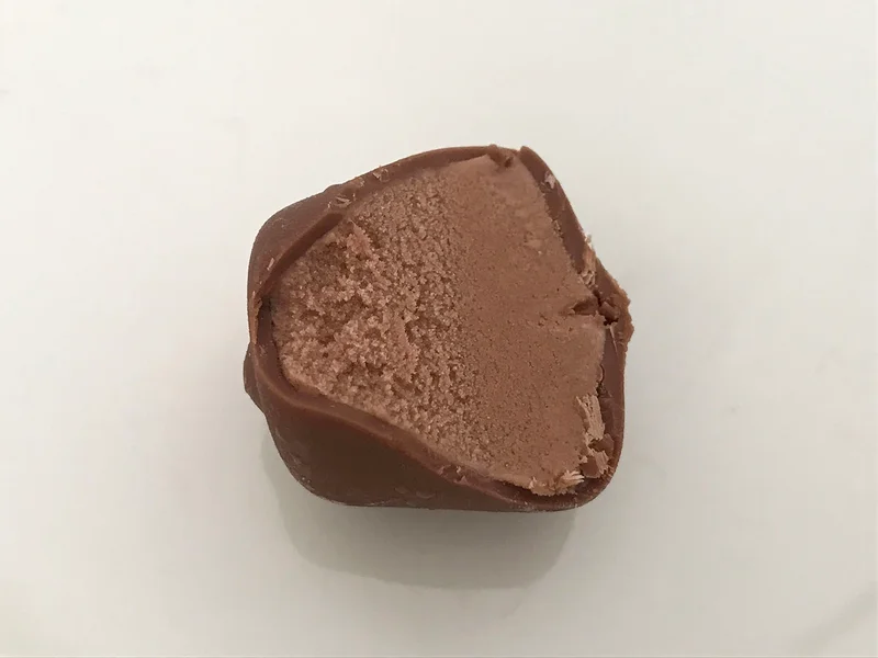 ゴディバ アイス「ショコラフォンデュ ミルクチョコレート」の断面