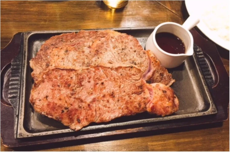 立食いステーキ【お腹ぽよぽよ♩気がすむまでひたすら肉】