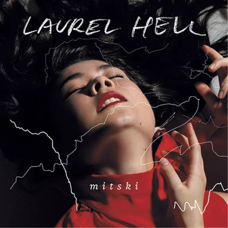 シンガーソングライター・Mitski。最新作『LAUREL HELL』には本物の恋愛についてつづった『Heat Lightning』など全11曲を収録