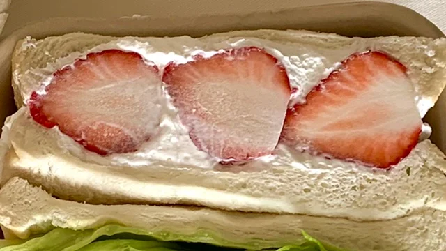 手作り苺サンドイッチ　