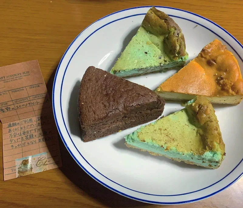 チョコミン党の聖地と言われる京都『Cafe 1001』のケーキ
