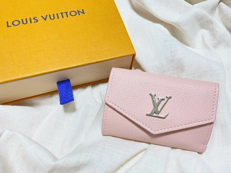 【20代女子の愛用財布】ルイヴィトンの持ち運び便利な三つ折りミニ財布♡