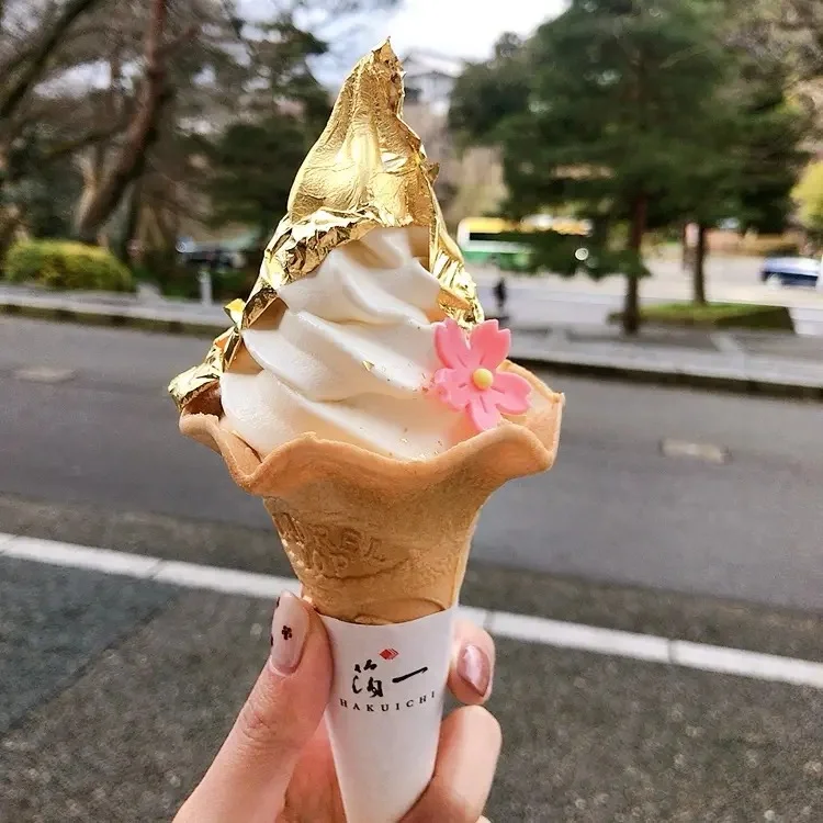 兼六園近くにある「箔一（はくいち）」